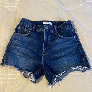 Size 00/24 Good American dark denim shorts